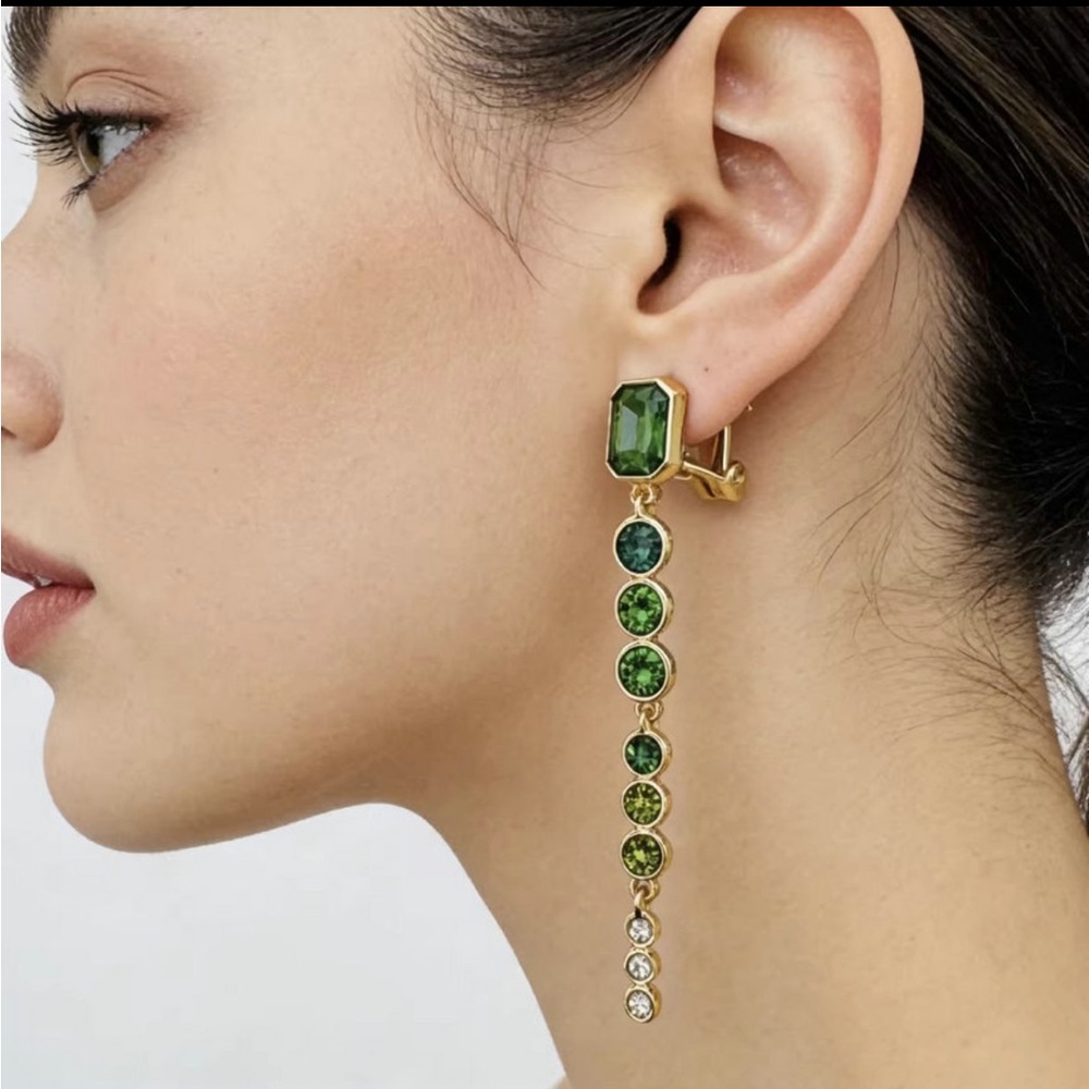 Oscar de la Renta • Tapered Crystals CZ Drop Clip on Earring - Picture 10 of 16